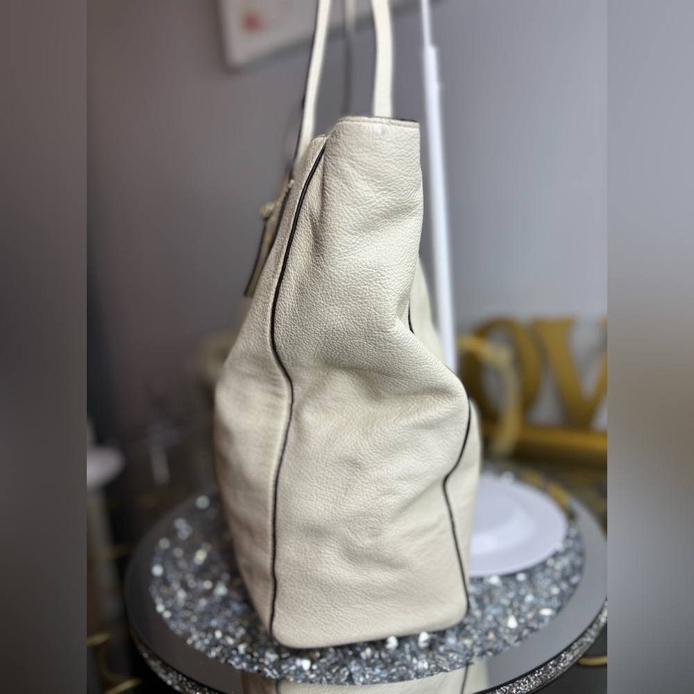 Coach 2017 Pebble Leather Town Tote in the color Chalk EUC - Picture 10 of 17